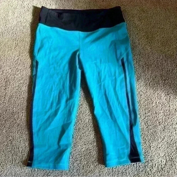 LuLuLemon Women’s Size 8 Smooth Stride Crop 17” Leggings Viridian Green Black - Picture 1 of 6